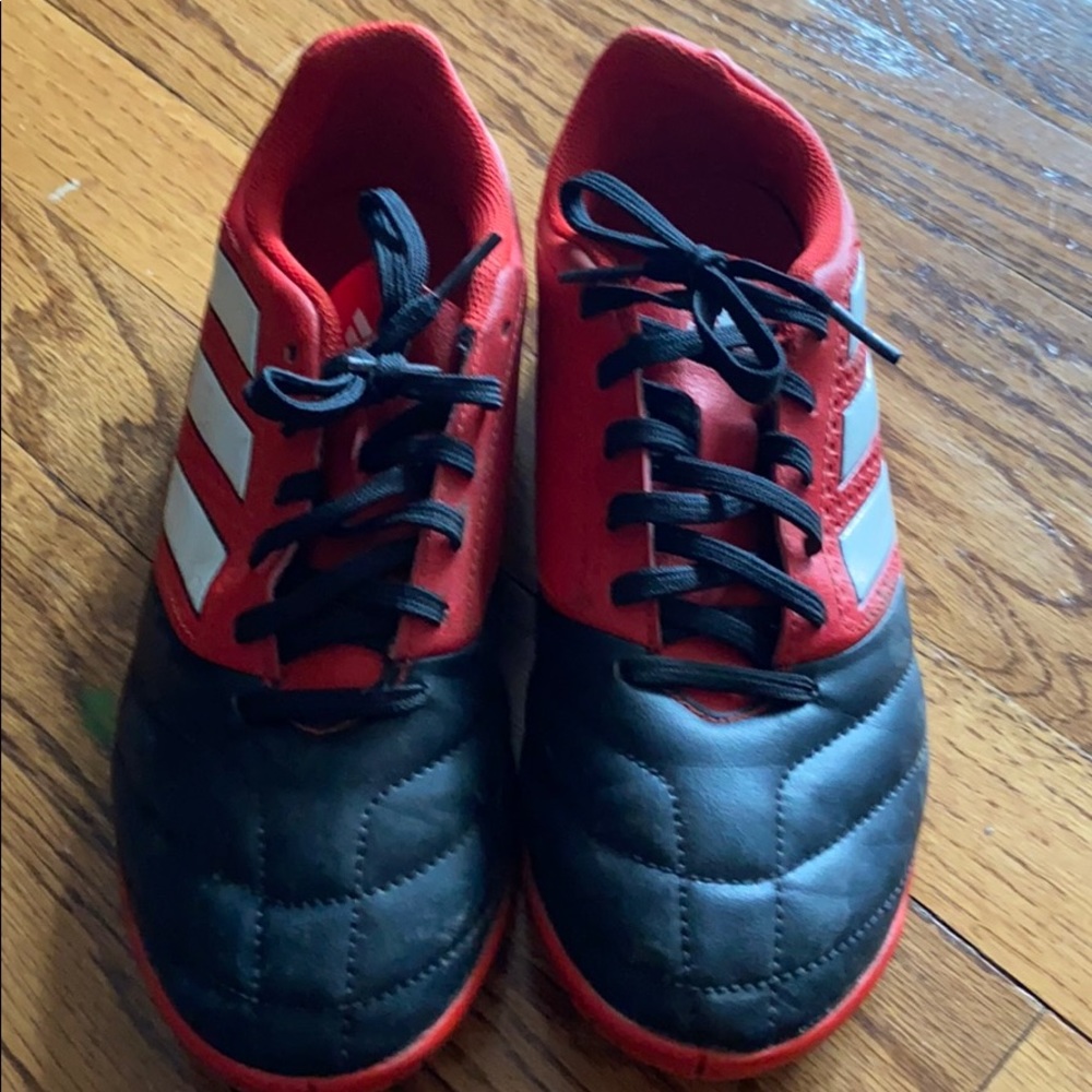 Futsal shoes